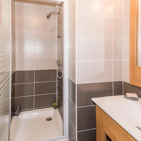 Les Des Rennes By Infini M. Apart Otel